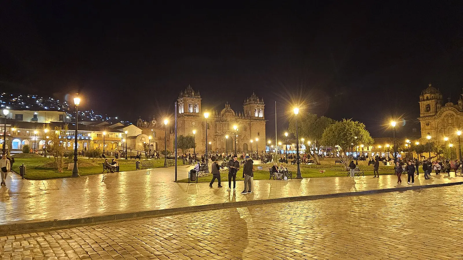 Plaza de Armas de Cusco de noche
